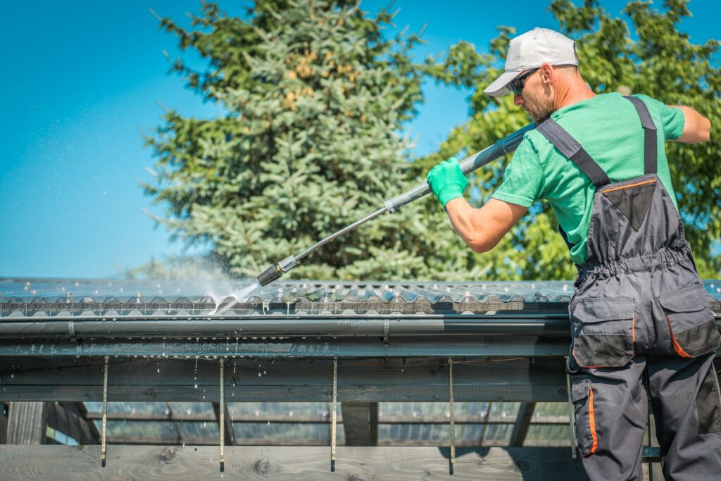 Roof and Gutters Cleaning. Rain Gutter Cleaning Tips